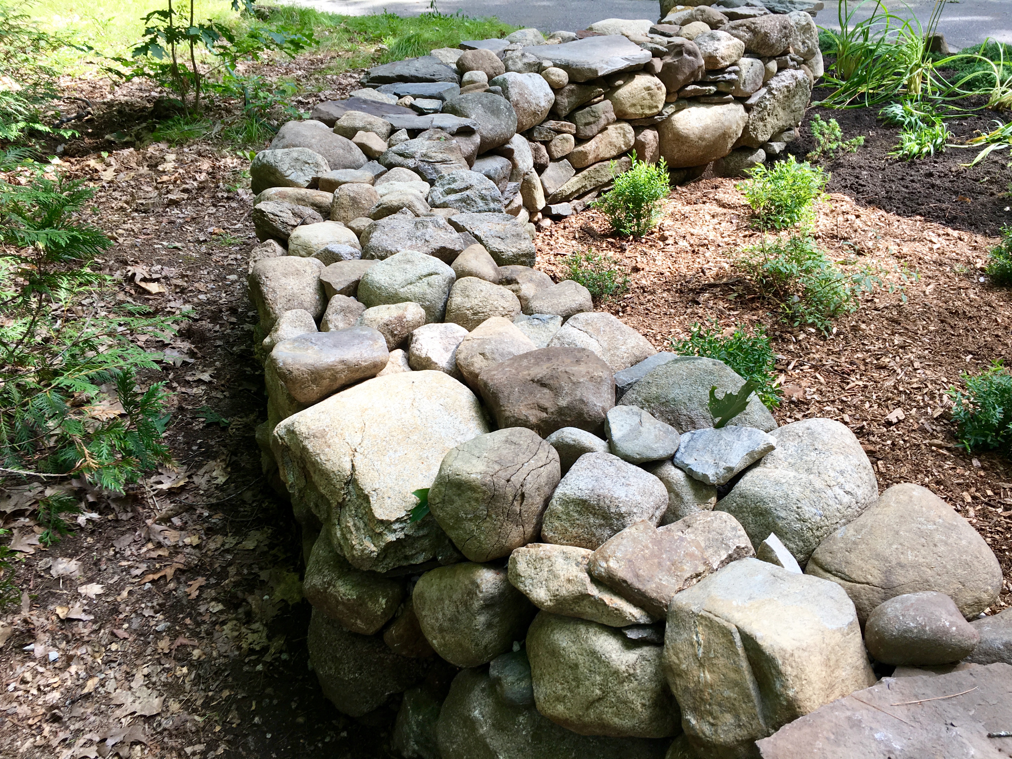 Round Stone wall